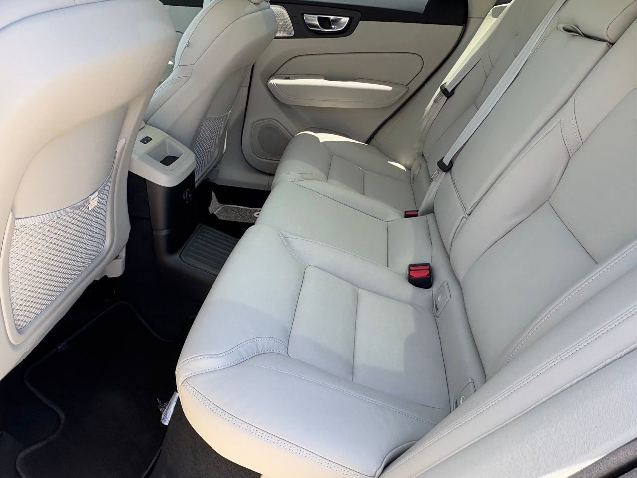 New 2026 Volvo XC60 T8 Ultra w/ Protection Package Premier image 22