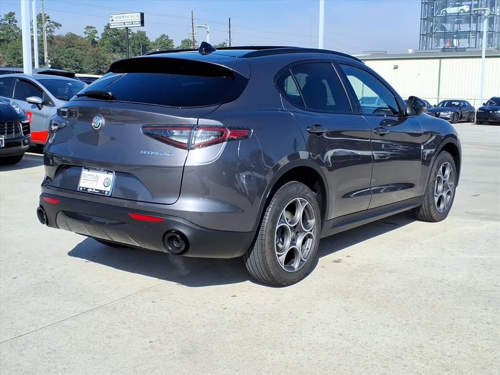 New 2026 Alfa Romeo Stelvio Sprint w/ Convenience Package image 7