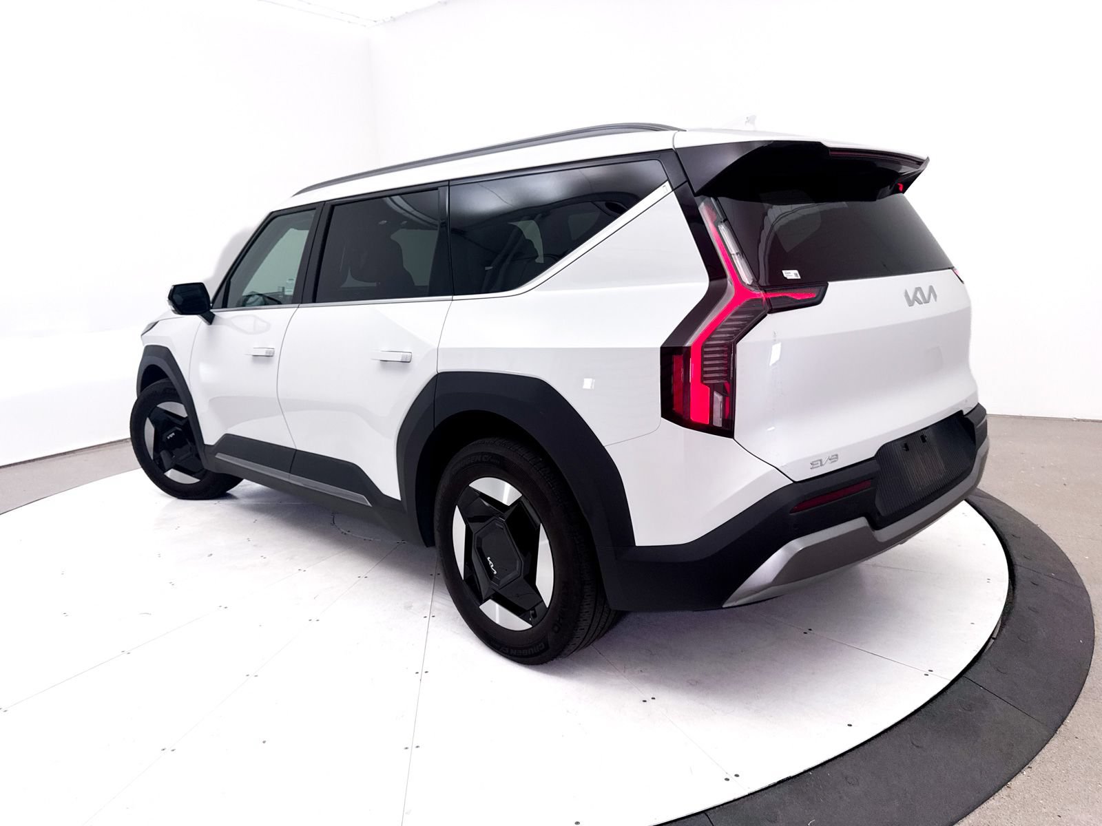 Certified 2024 Kia EV9 Wind AWD/4WD image 2