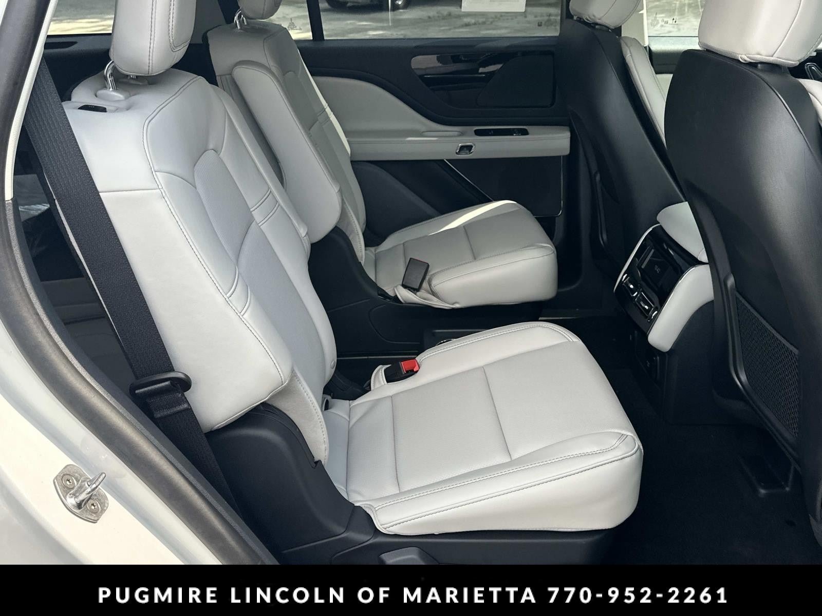 New 2026 Lincoln Aviator 2WD w/ Jet Appearance Package image 15