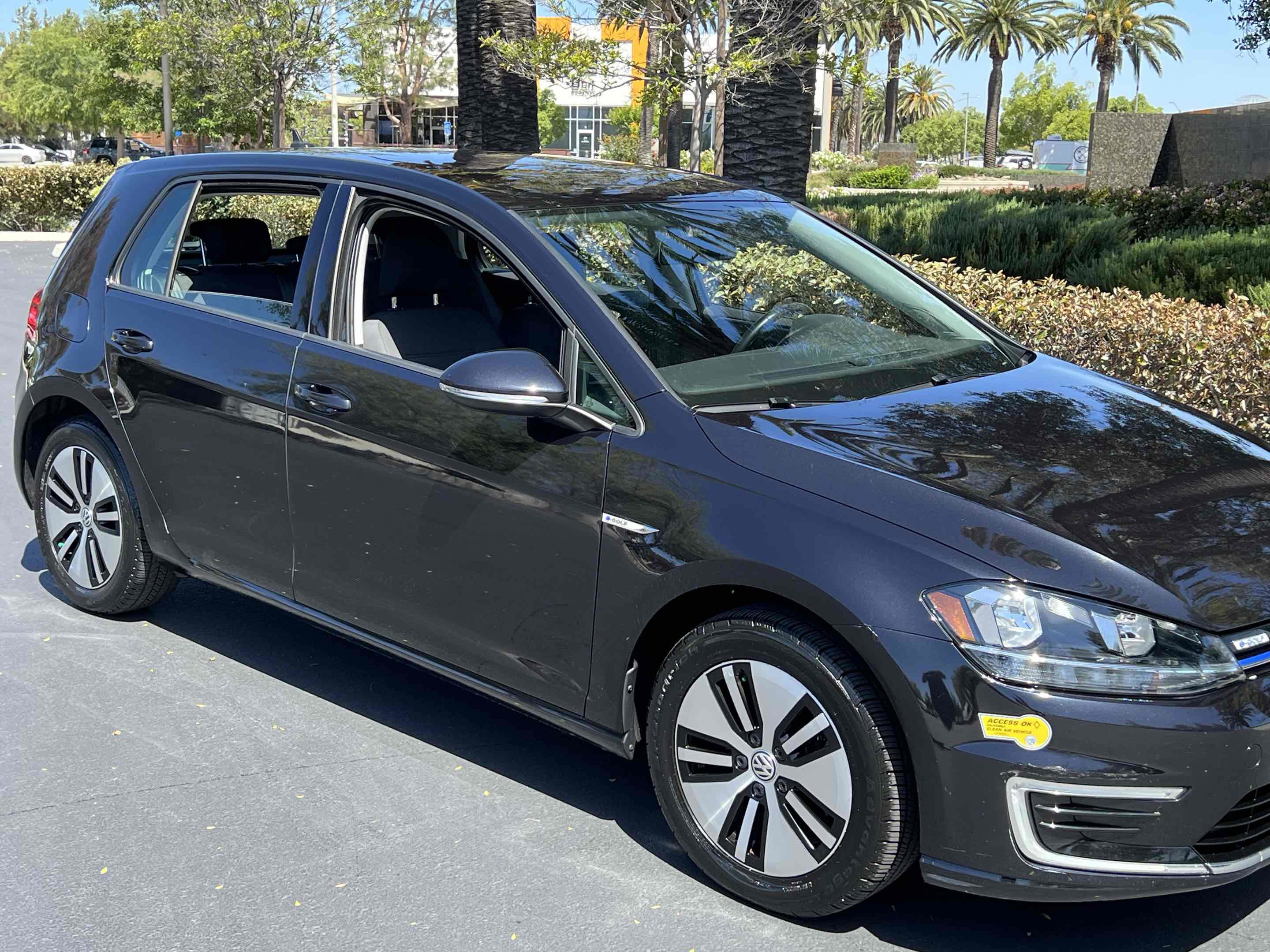 Used 2019 Volkswagen e-Golf SE w/ Driver Assistance Package FWD image 42