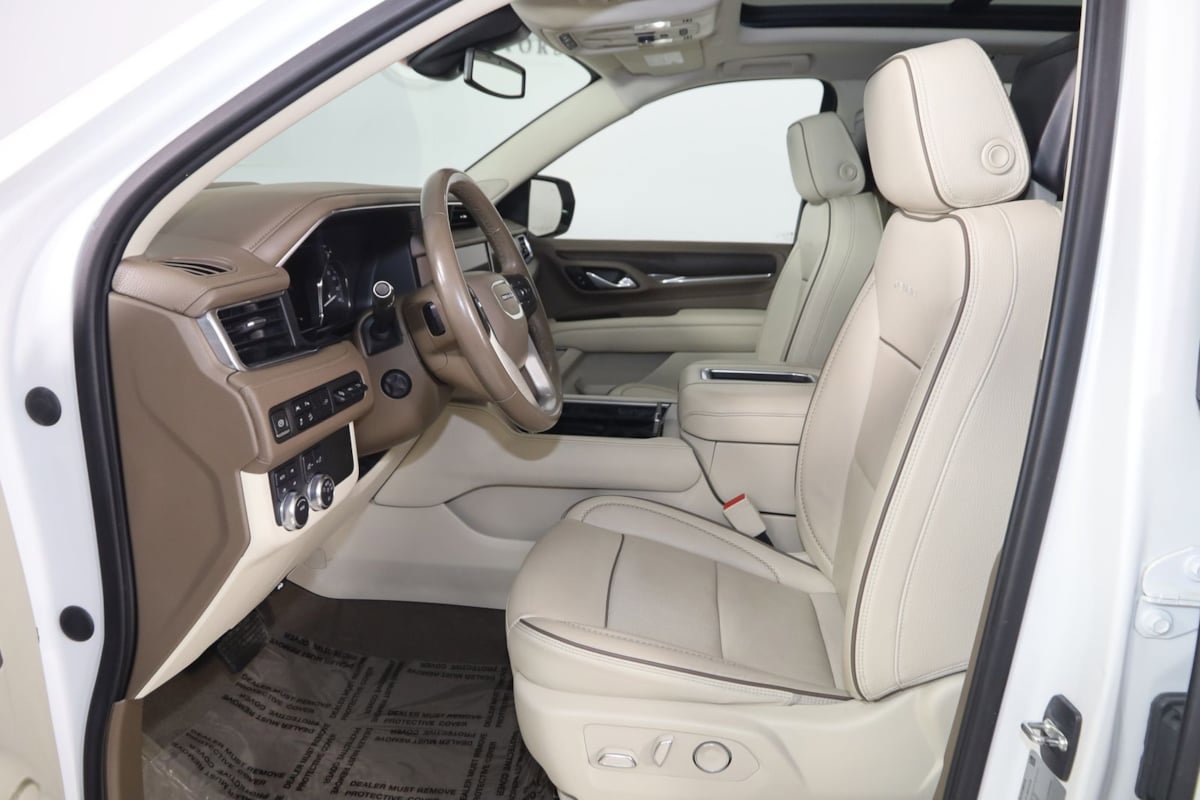Used 2021 GMC Yukon XL Denali w/ LPO, Illumination Package AWD/4WD image 12