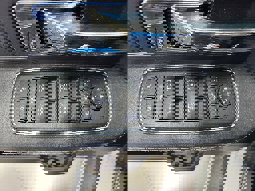 Used 2015 RAM 1500 Limited image 27