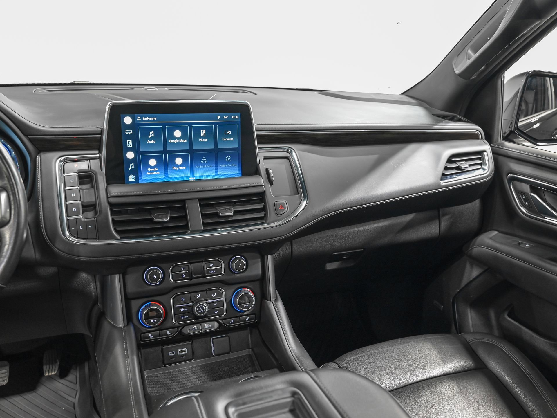 Used 2022 Chevrolet Tahoe Z71 w/ Luxury Package AWD/4WD image 32