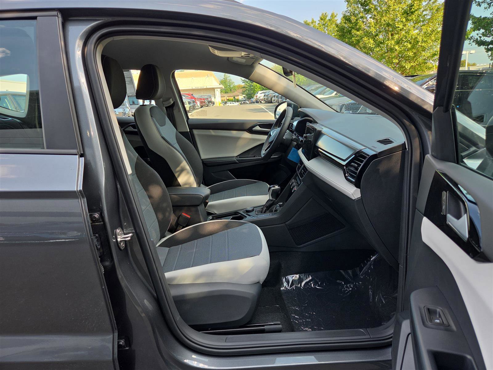 Certified 2025 Volkswagen Taos S image 33