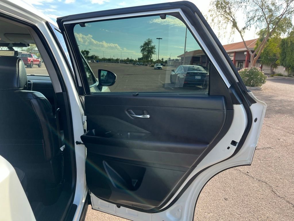 Used 2023 Nissan Pathfinder SL image 17