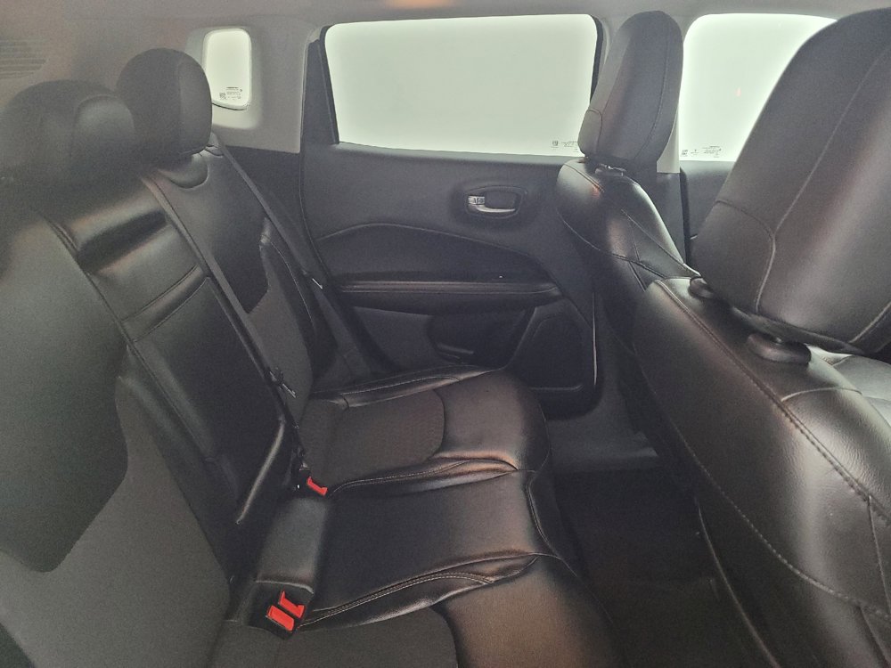 Used 2018 Jeep Compass Latitude w/ Safe & Security Group AWD/4WD image 19