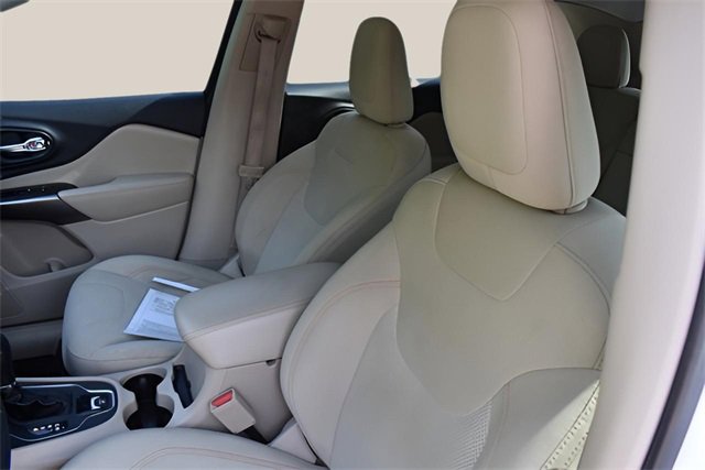 Used 2019 Jeep Cherokee Latitude w/ Popular Appearance Group image 12