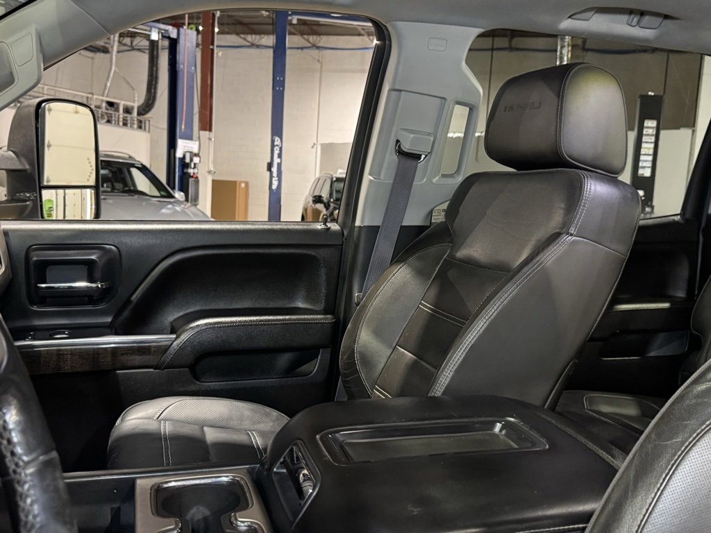 Used 2015 GMC Sierra 3500 Denali image 38