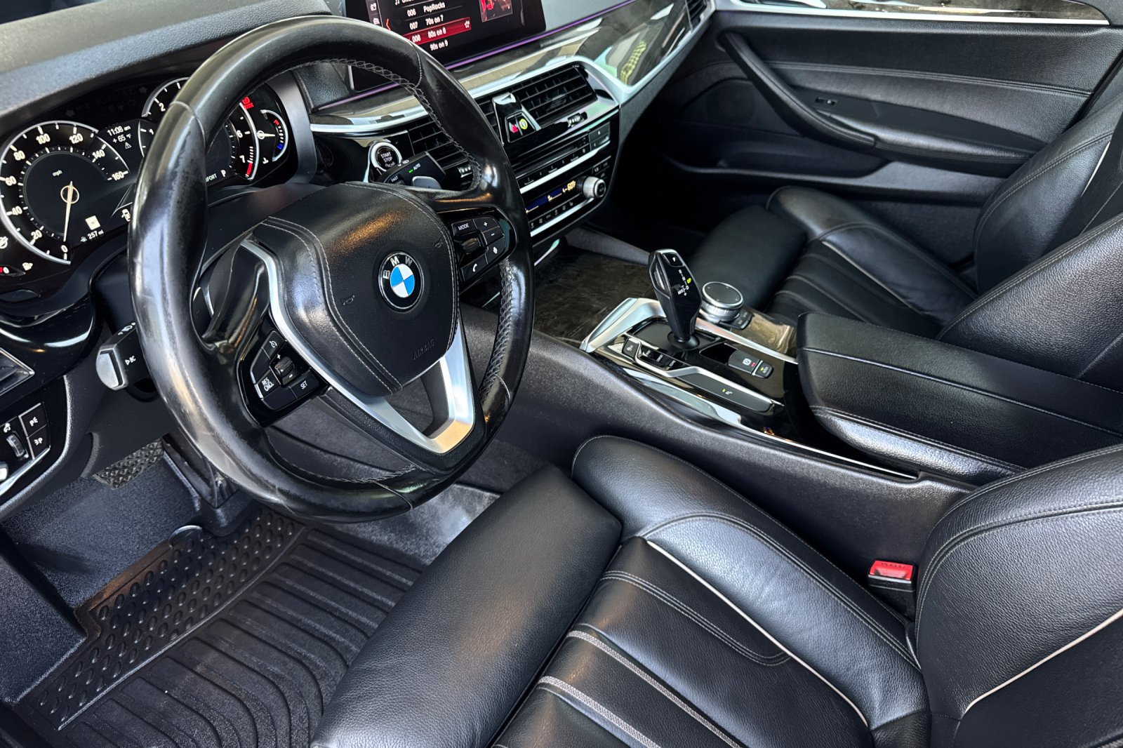 Used 2019 BMW 530i w/ Convenience Package RWD image 12