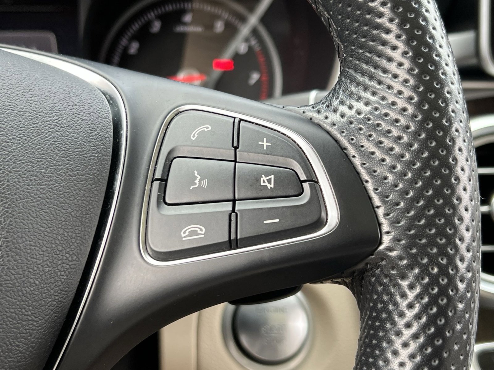 Certified 2019 Mercedes-Benz GLC 300 4MATIC image 29