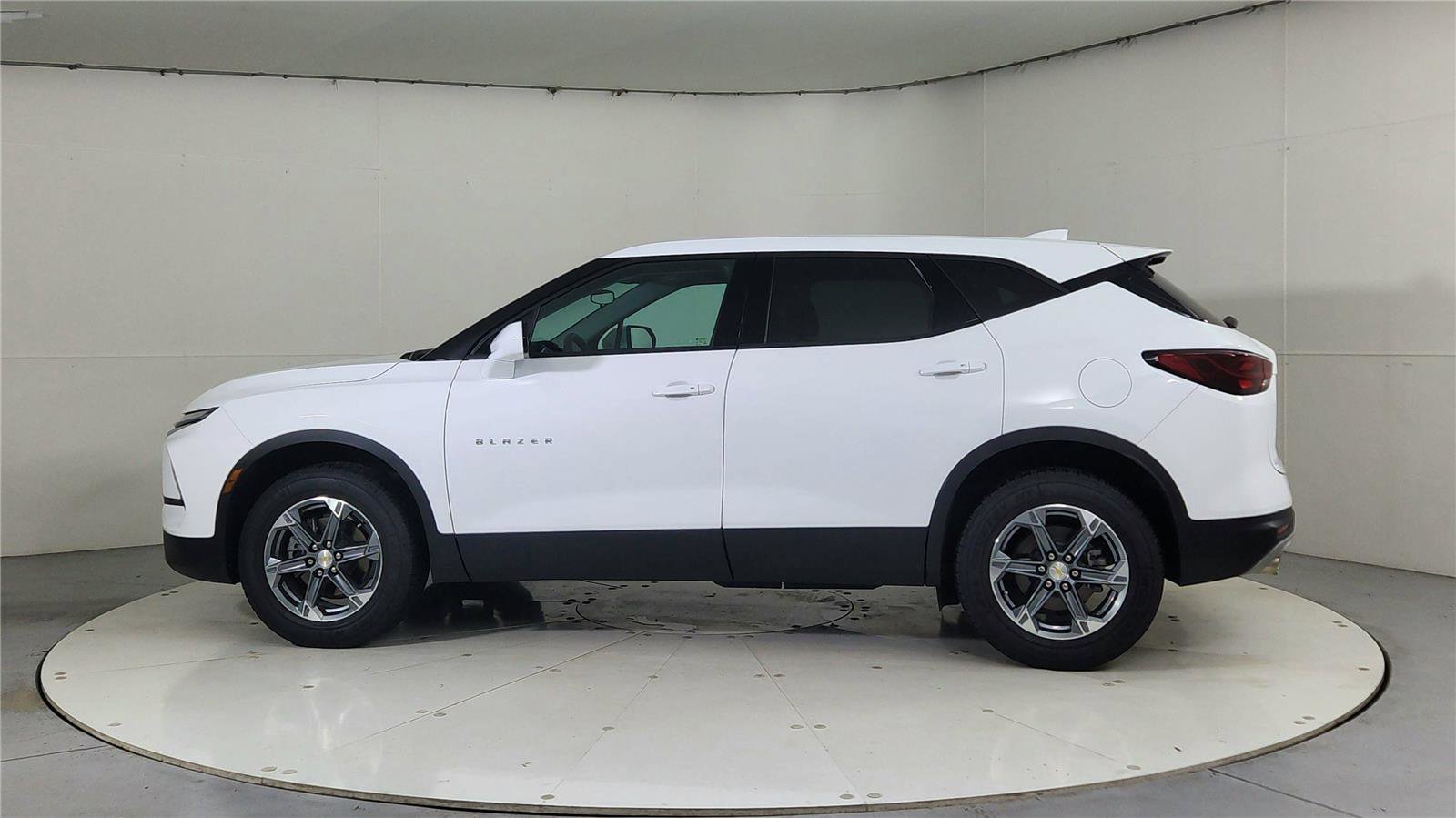 Used 2023 Chevrolet Blazer LT image 4