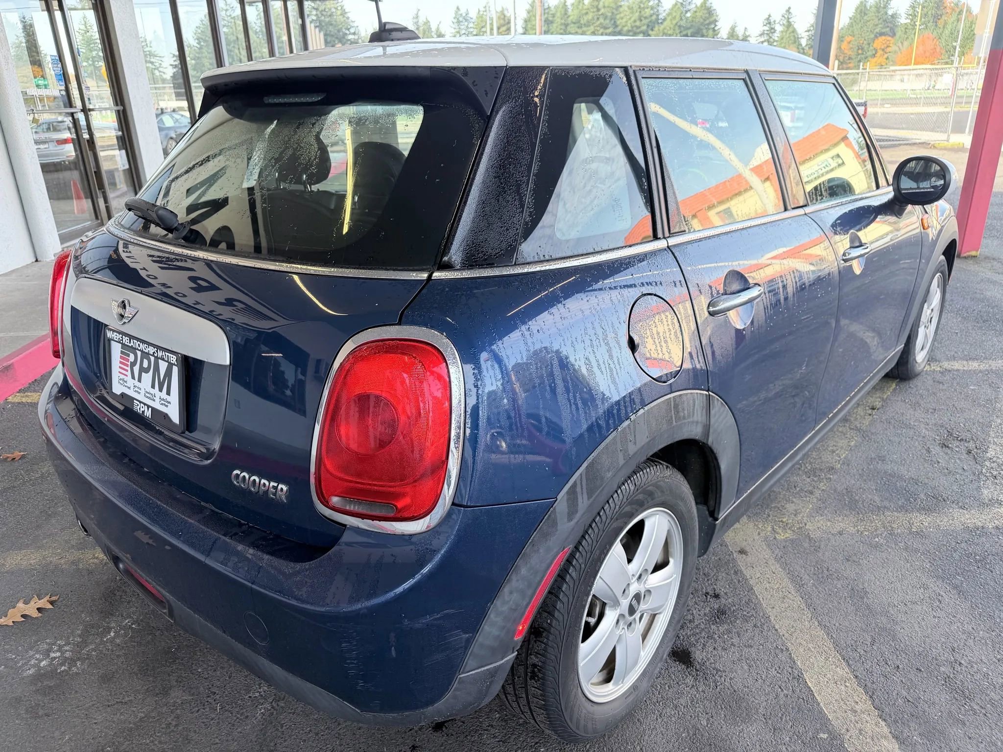 Used 2015 MINI Cooper 4-Door Hardtop image 7