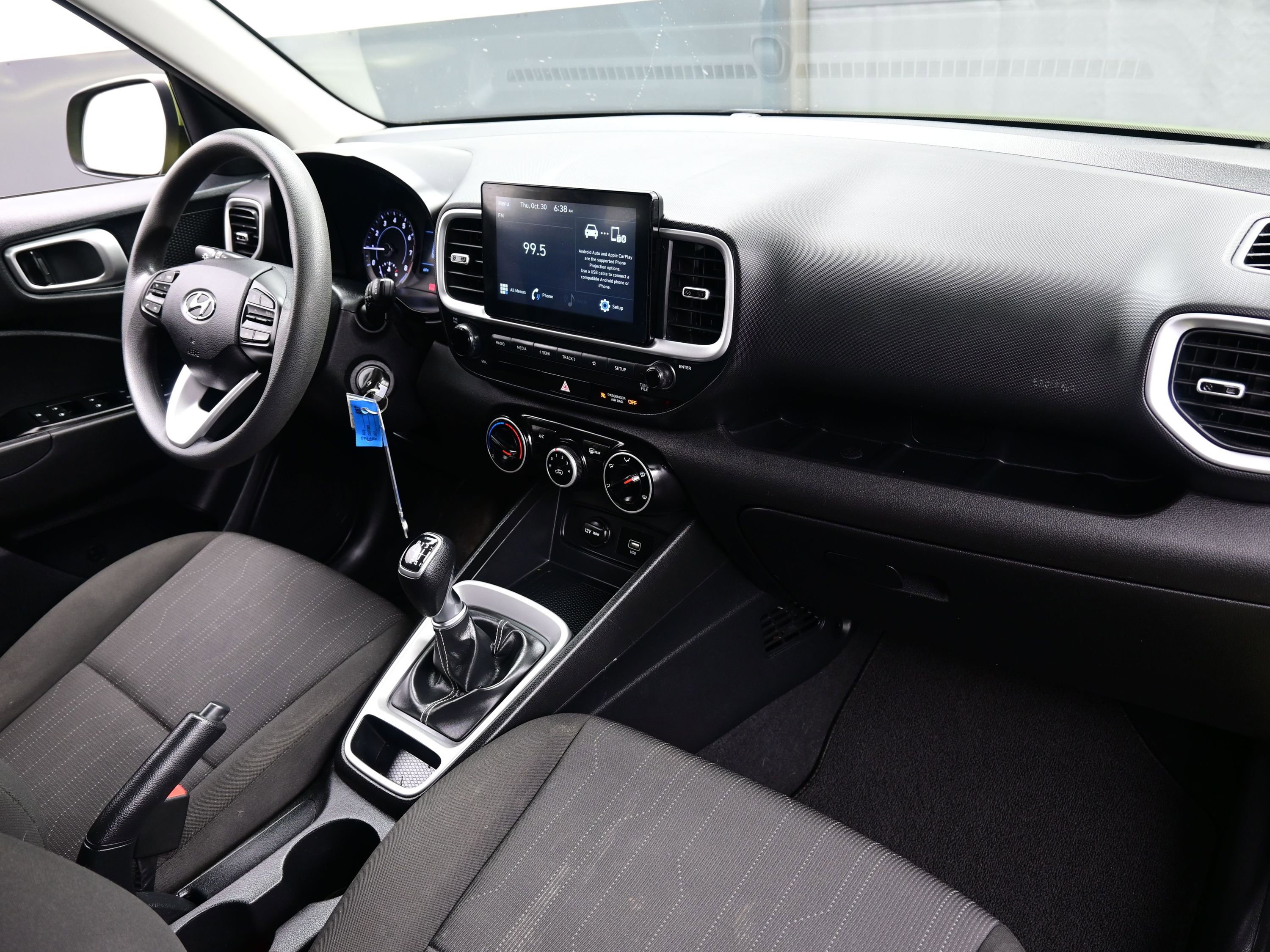 Used 2020 Hyundai Venue SE image 15