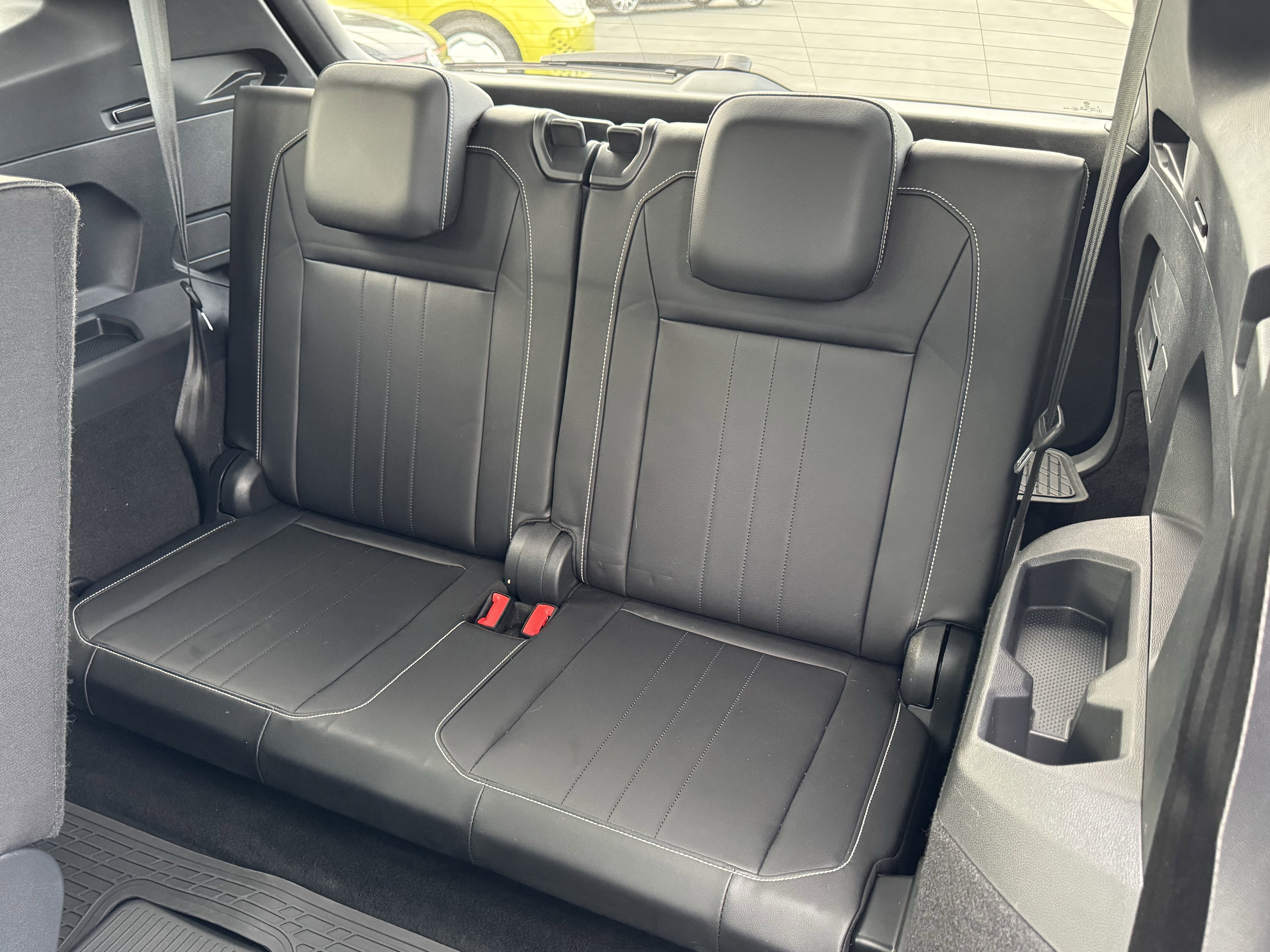 Certified 2023 Volkswagen Tiguan SE R-Line image 36