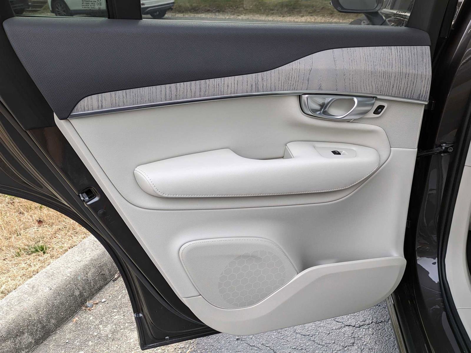 New 2024 Volvo XC90 T8 Plus image 32