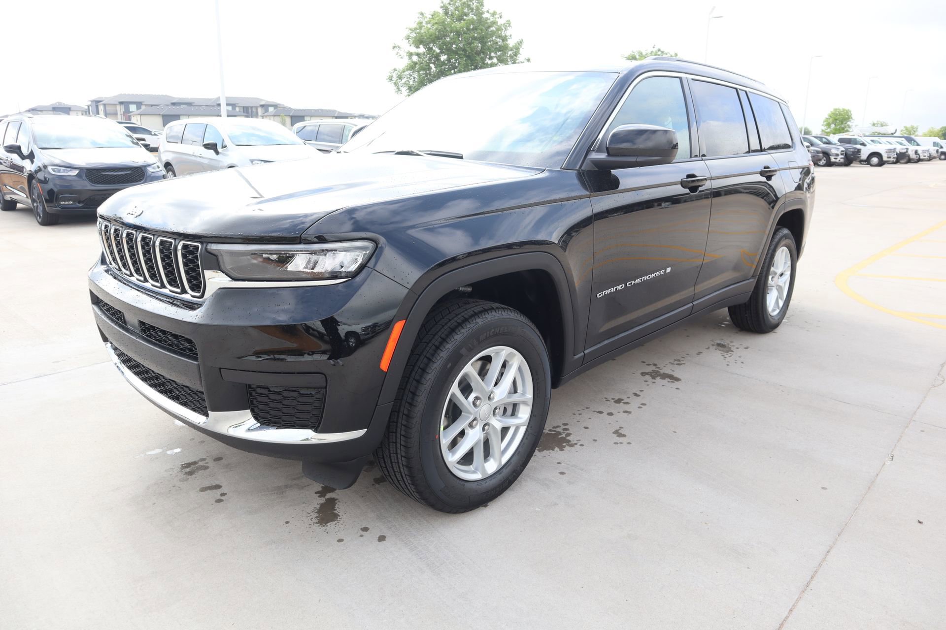 New 2026 Jeep Grand Cherokee L Laredo AWD/4WD image 10