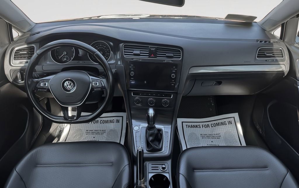 Used 2018 Volkswagen Golf SE image 16