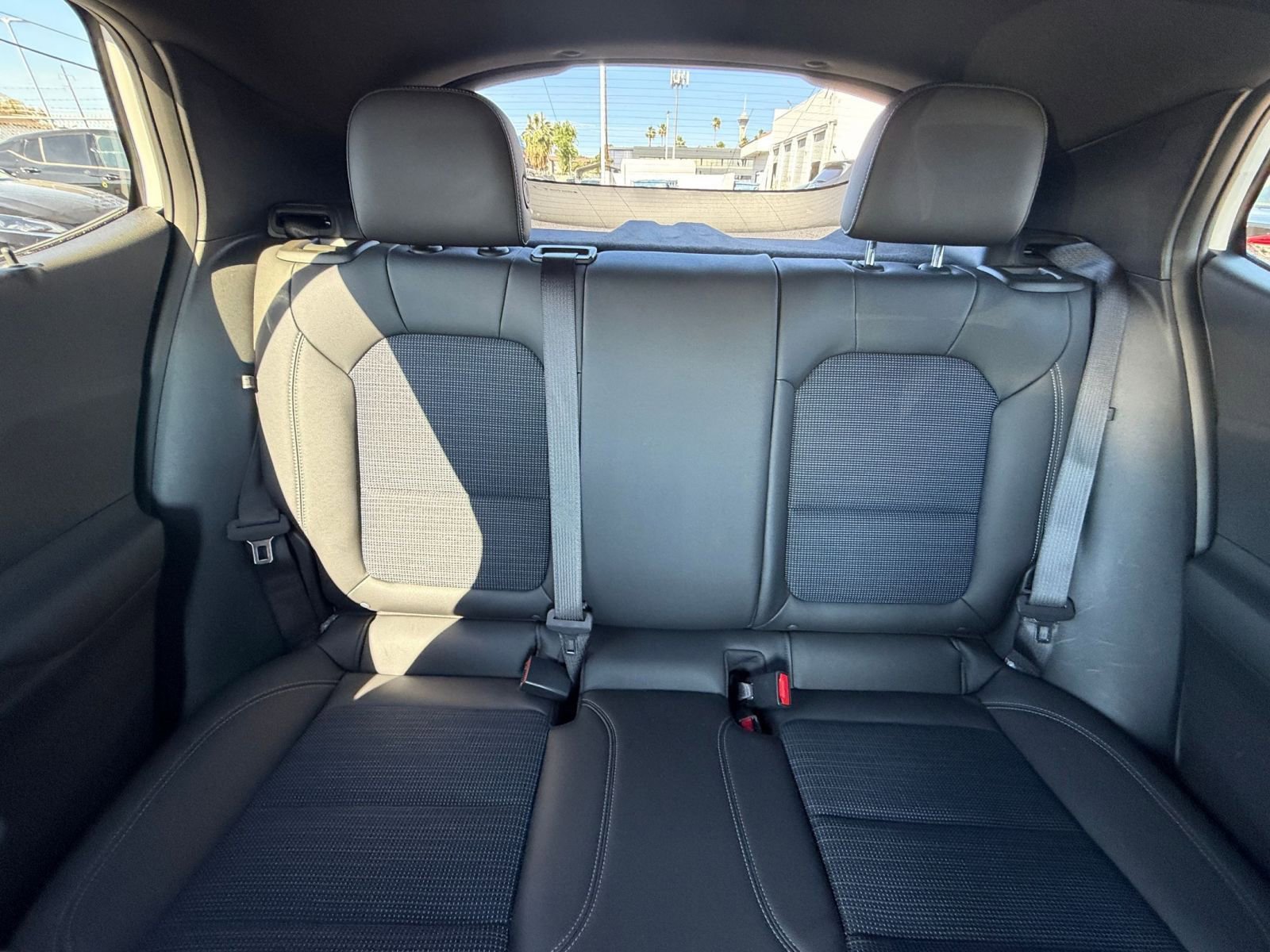 Used 2025 Buick Envista Preferred image 37