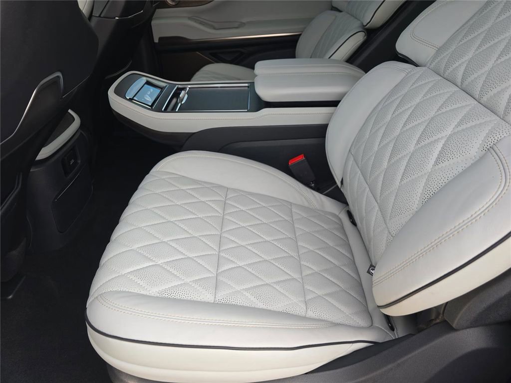 New 2026 Lincoln Navigator L Black Label w/ Black Label Special Edition AWD/4WD image 14