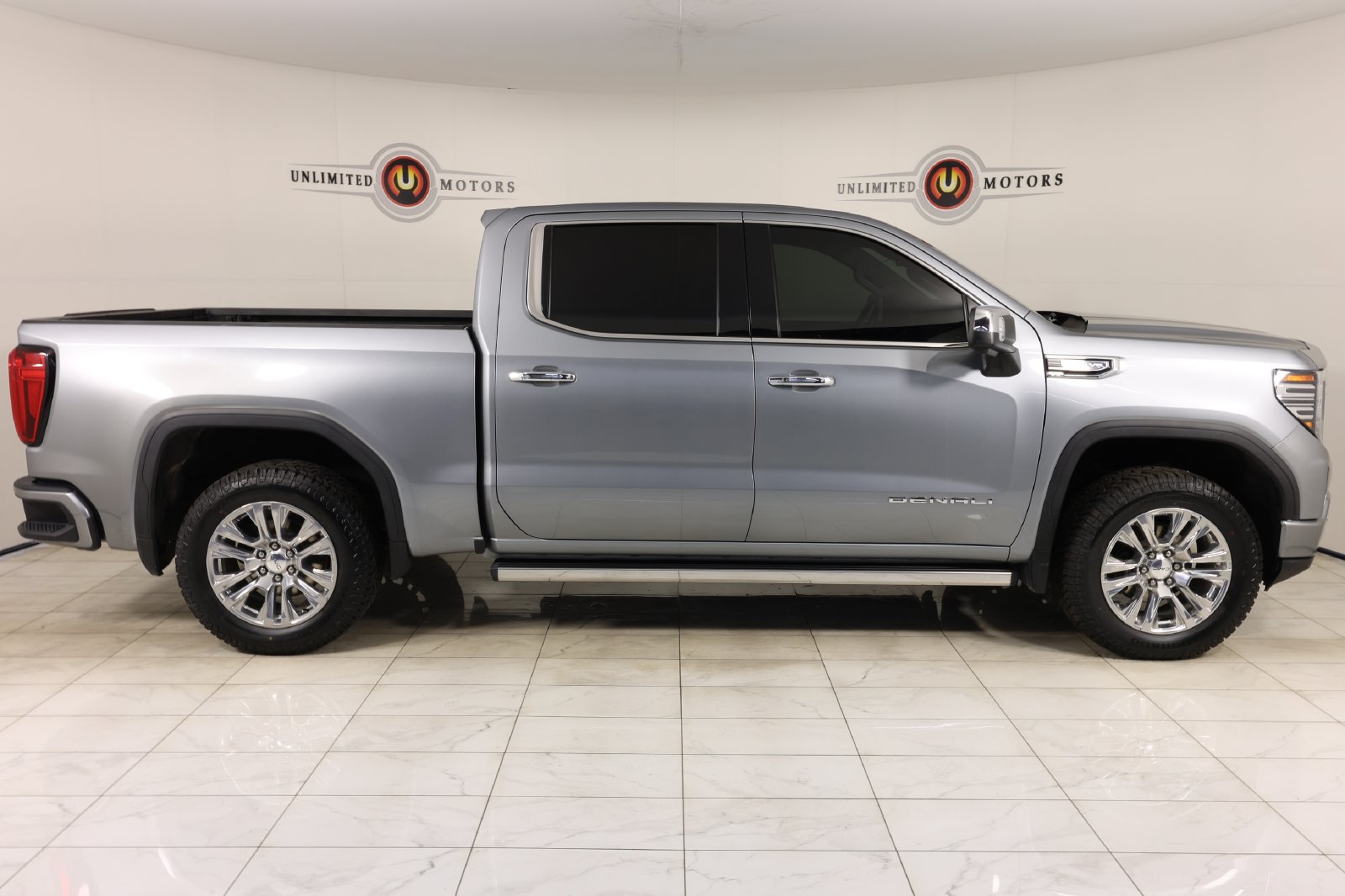 Used 2023 GMC Sierra 1500 Denali AWD/4WD image 2