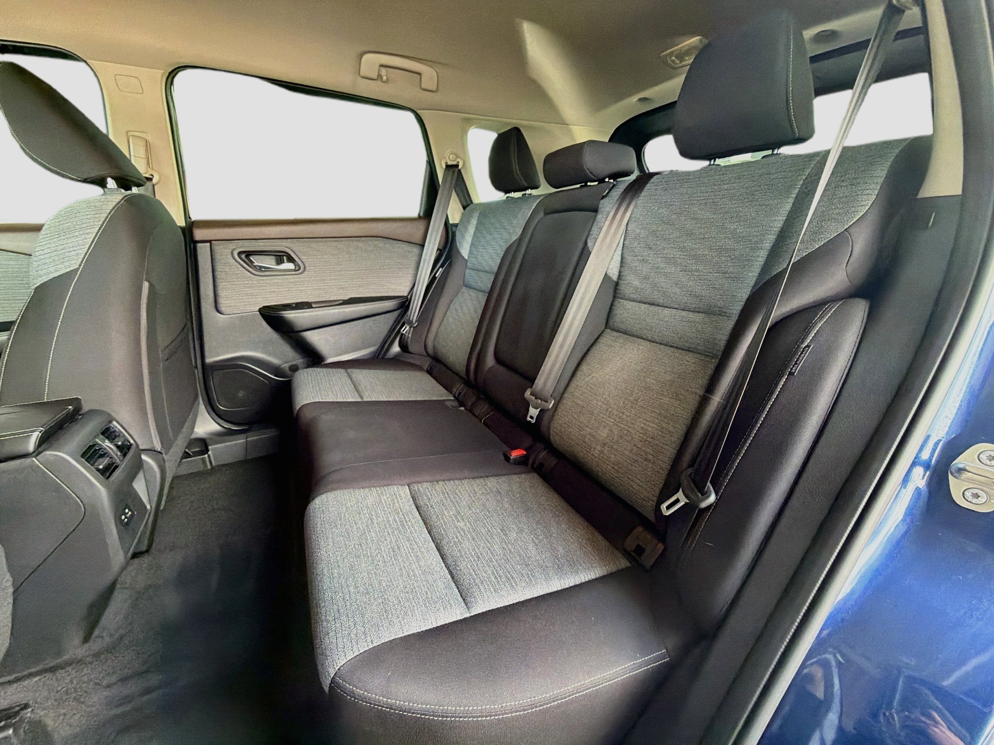 Used 2023 Nissan Rogue SV AWD/4WD image 26