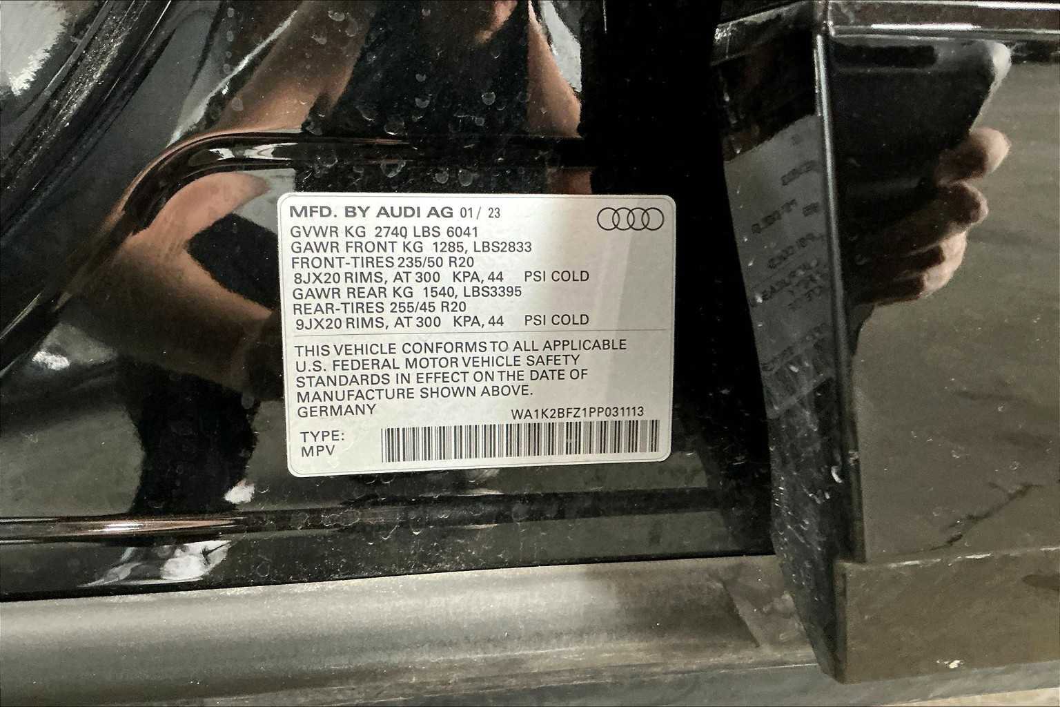 Used 2023 Audi Q4 e-tron Premium w/ Convenience Package image 36