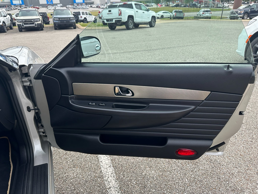 Used 2004 Ford Thunderbird RWD image 19