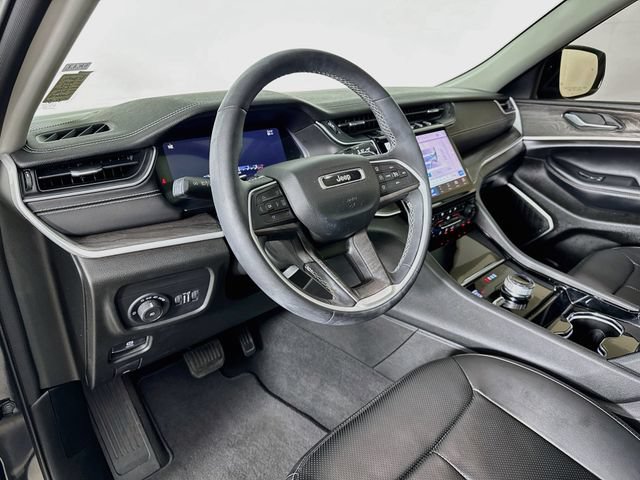 Used 2023 Jeep Grand Cherokee Limited w/ Luxury Tech Group II AWD/4WD image 13