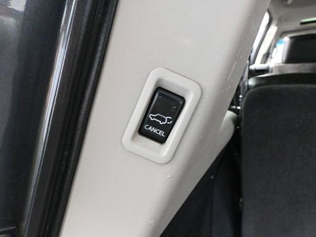 Used 2011 Nissan Armada Platinum w/ 2nd Row Captain Seat Pkg image 41