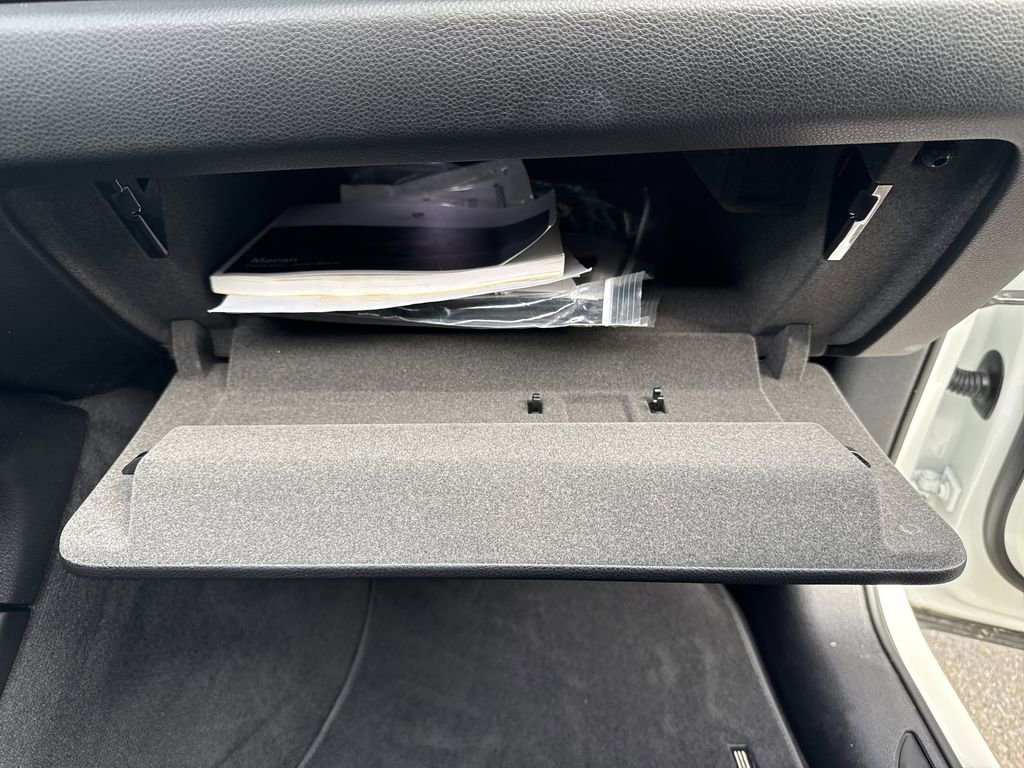 Used 2024 Porsche Macan Turbo image 40