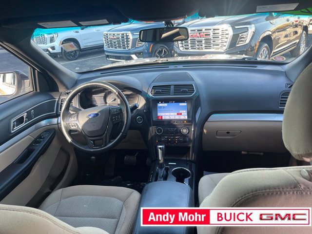 Used 2017 Ford Explorer XLT w/ Equipment Group 201A FWD image 43