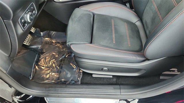 Used 2024 Mercedes-Benz EQB 250+ image 33