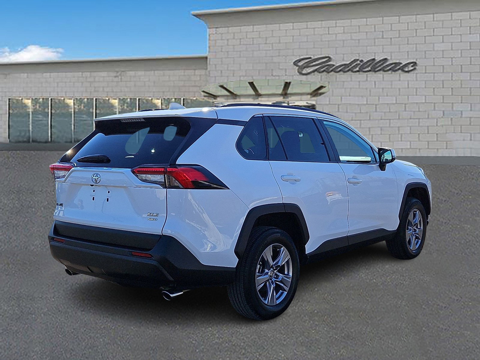 Used 2025 Toyota RAV4 XLE image 4