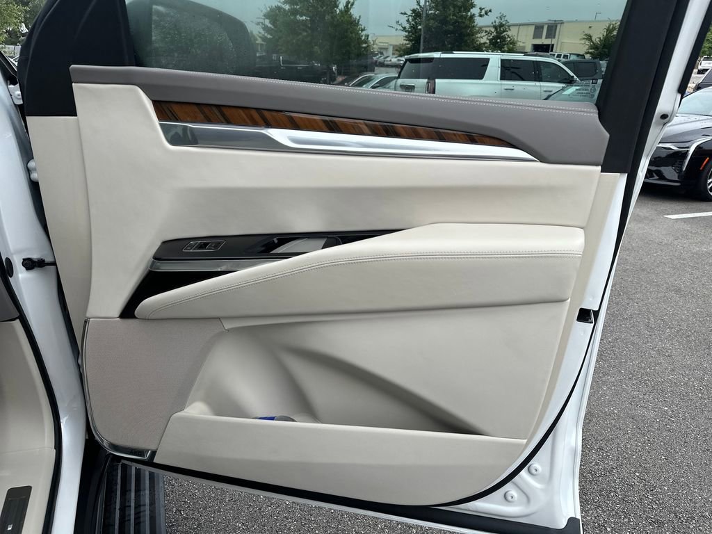 Used 2025 Cadillac Escalade Sport Platinum w/ LPO, ONYX Package AWD/4WD image 39