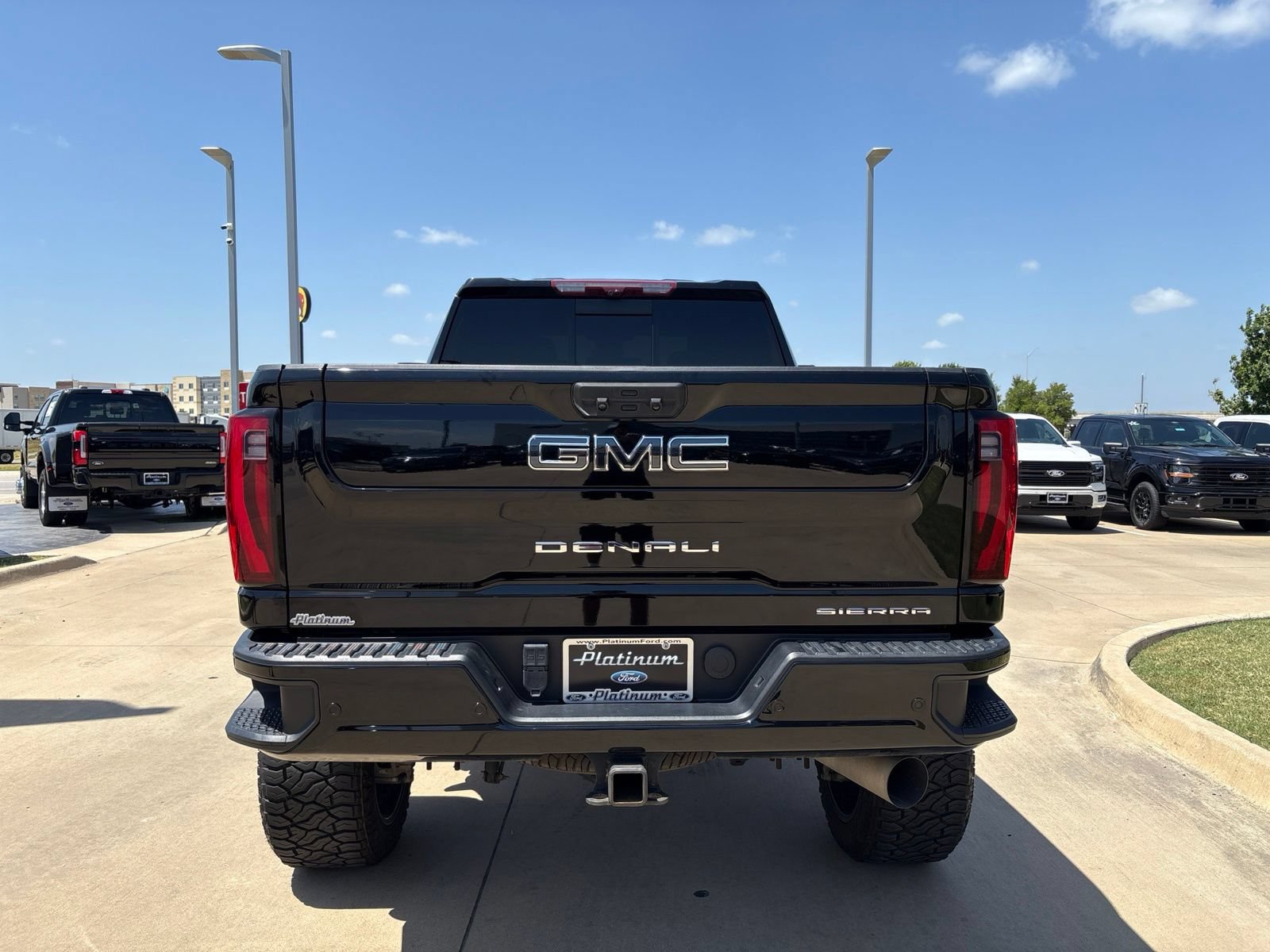 Used 2024 GMC Sierra 2500 Denali Ultimate AWD/4WD image 4