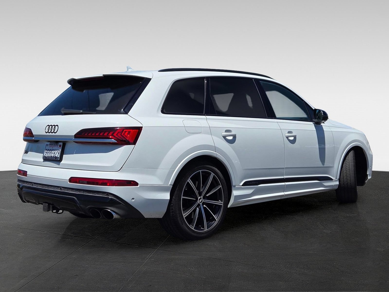 Used 2021 Audi SQ7 Premium Plus w/ SQ7 Black Optic Package AWD/4WD image 4