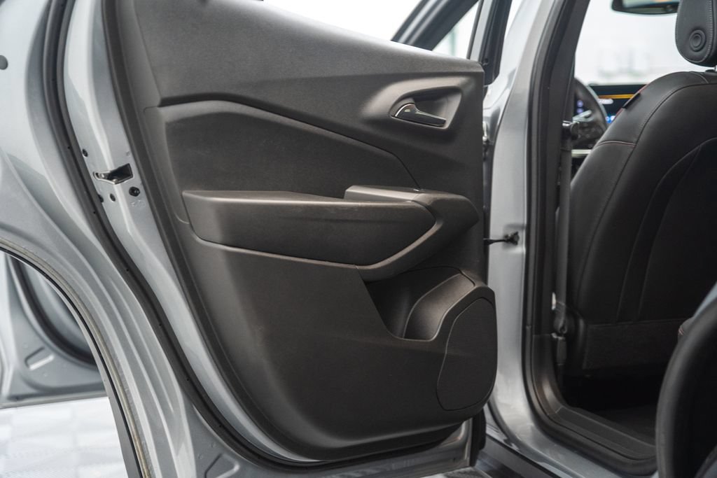 Used 2024 Chevrolet Trax RS w/ Sunroof Package FWD image 36
