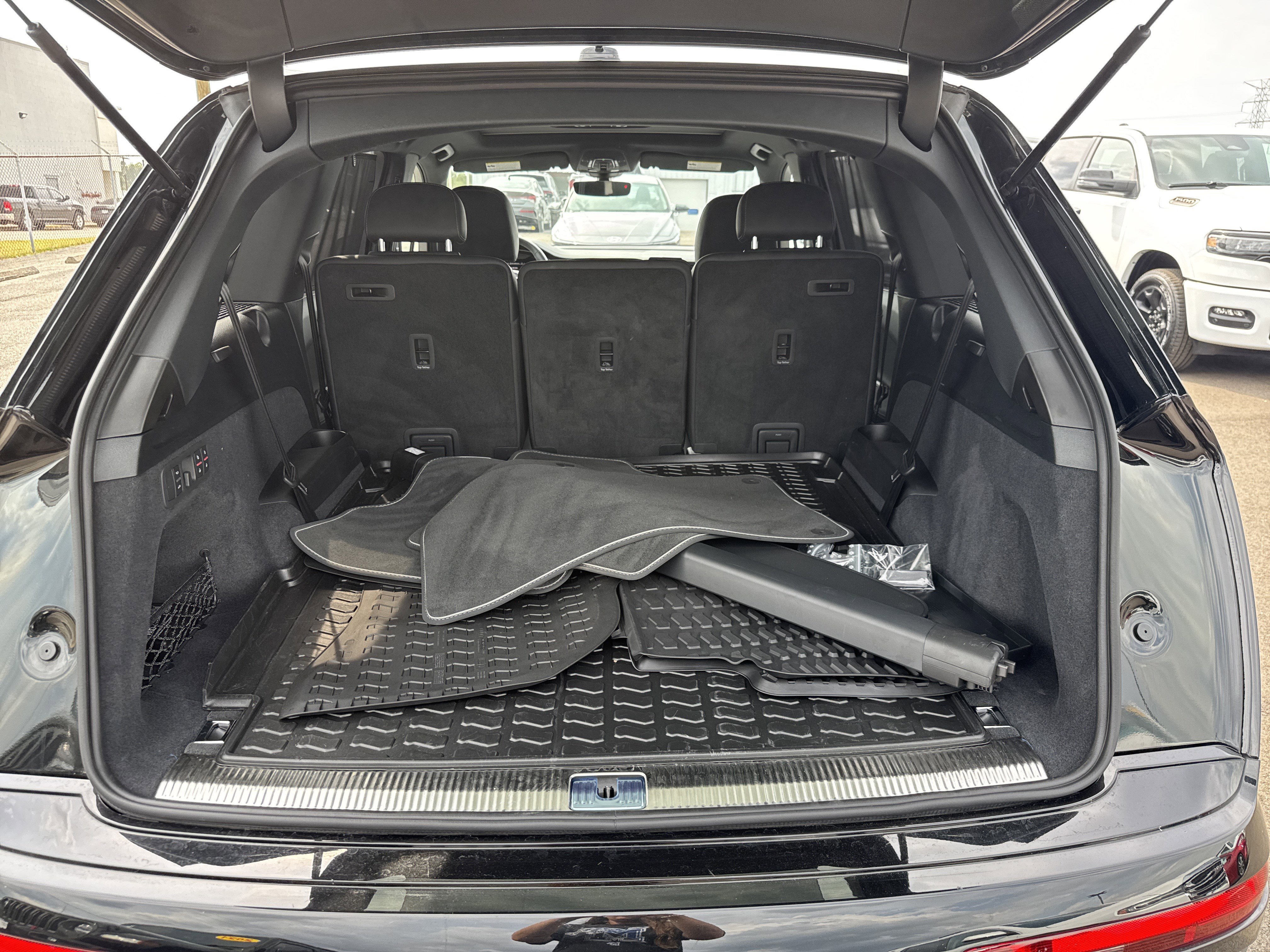 Certified 2025 Audi Q7 3.0T Prestige image 8