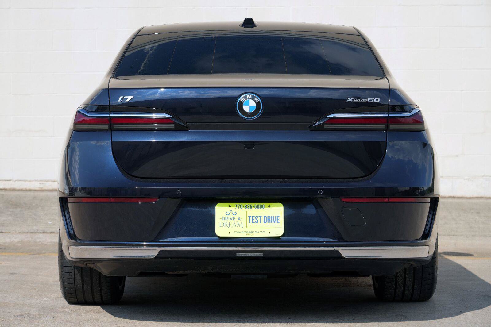 Used 2023 BMW i7 xDrive60 w/ Executive Package 2 AWD/4WD image 10