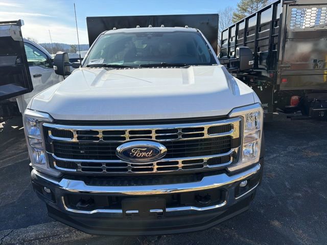 New 2025 Ford F550 4x4 Regular Cab Super Duty image 4