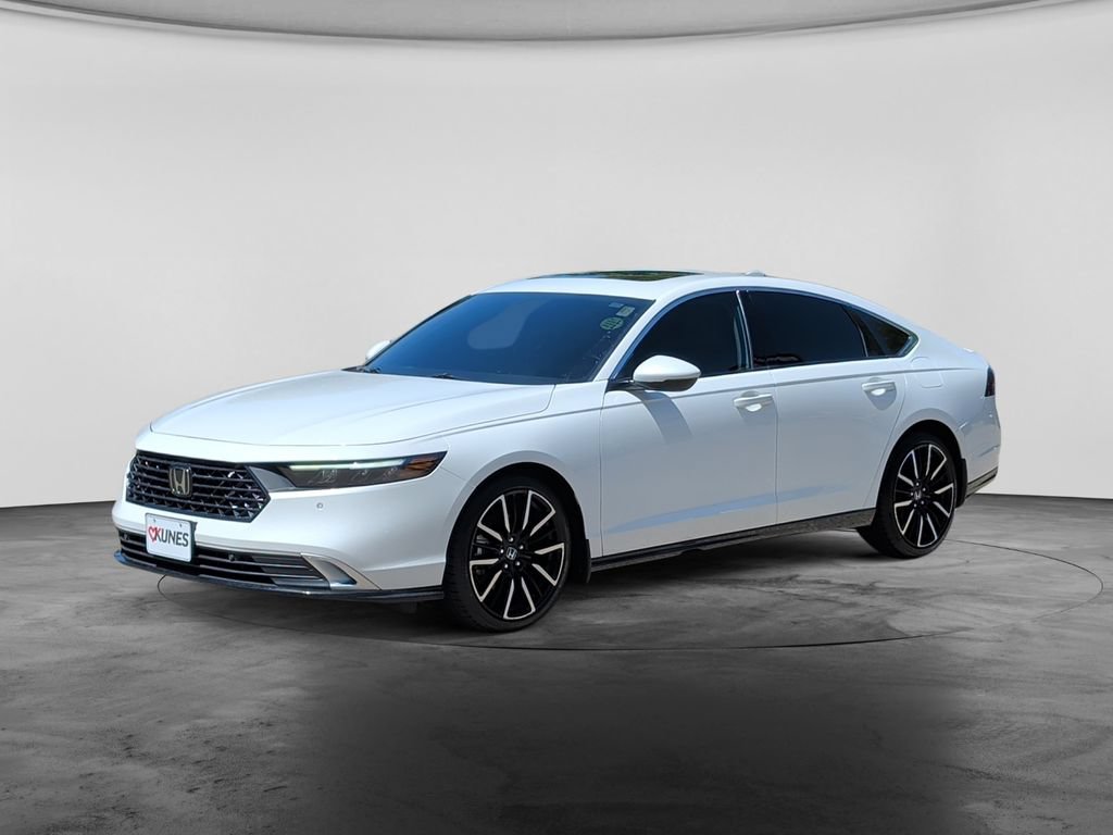 Used 2025 Honda Accord Touring image 3