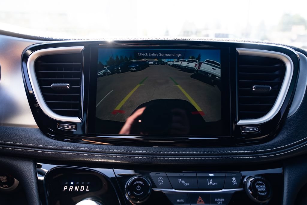 Used 2021 Chrysler Pacifica Touring w/ S Appearance Package FWD image 15