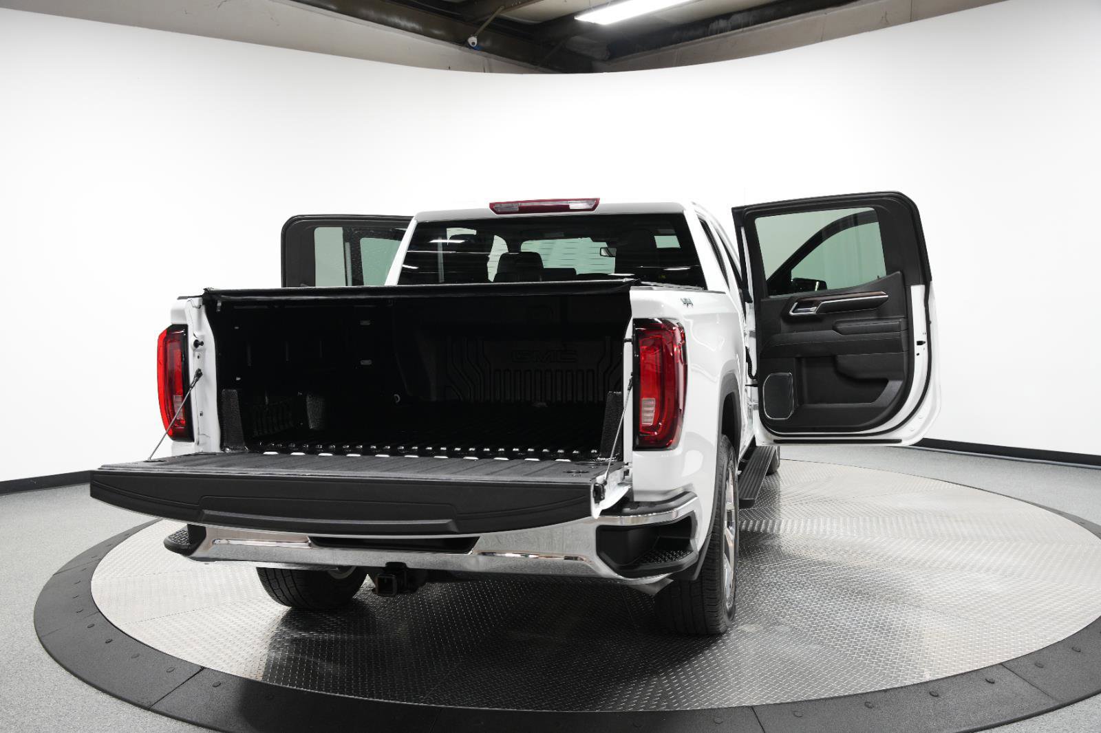 Used 2023 GMC Sierra 1500 SLT image 10