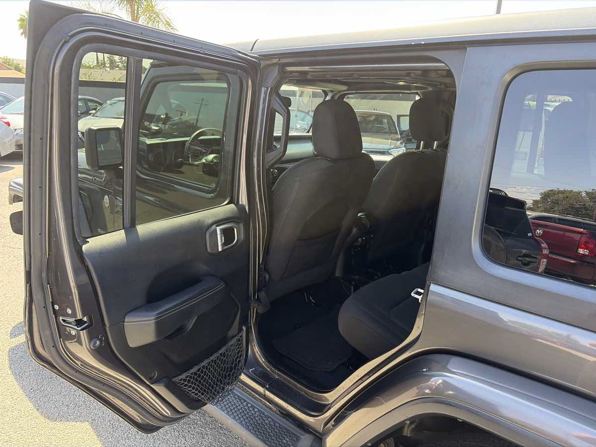 Used 2019 Jeep Wrangler Unlimited Sahara AWD/4WD image 11