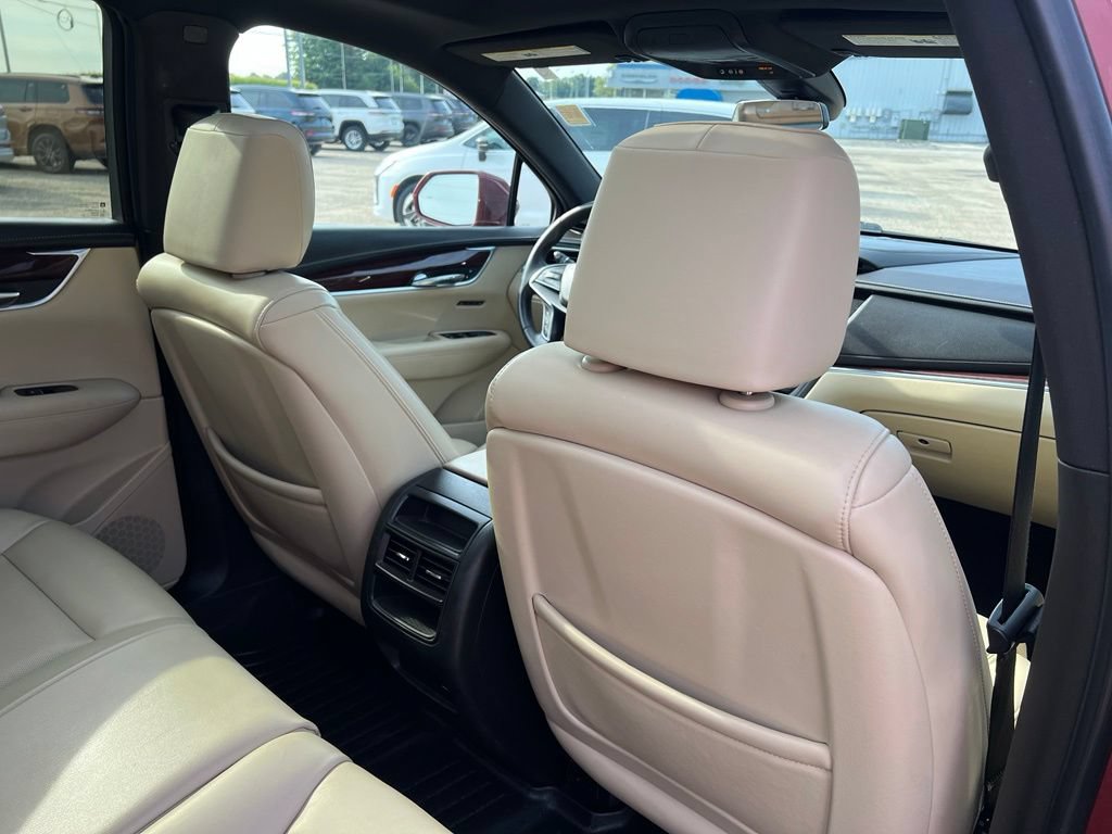 Used 2017 Cadillac XT5 Luxury w/ Driver Awareness Package FWD image 17