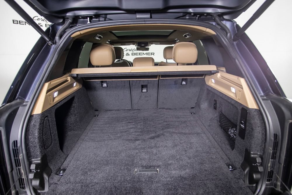 Used 2025 Land Rover Range Rover SE AWD/4WD image 8
