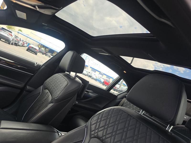 Used 2019 BMW 750i xDrive AWD/4WD image 13