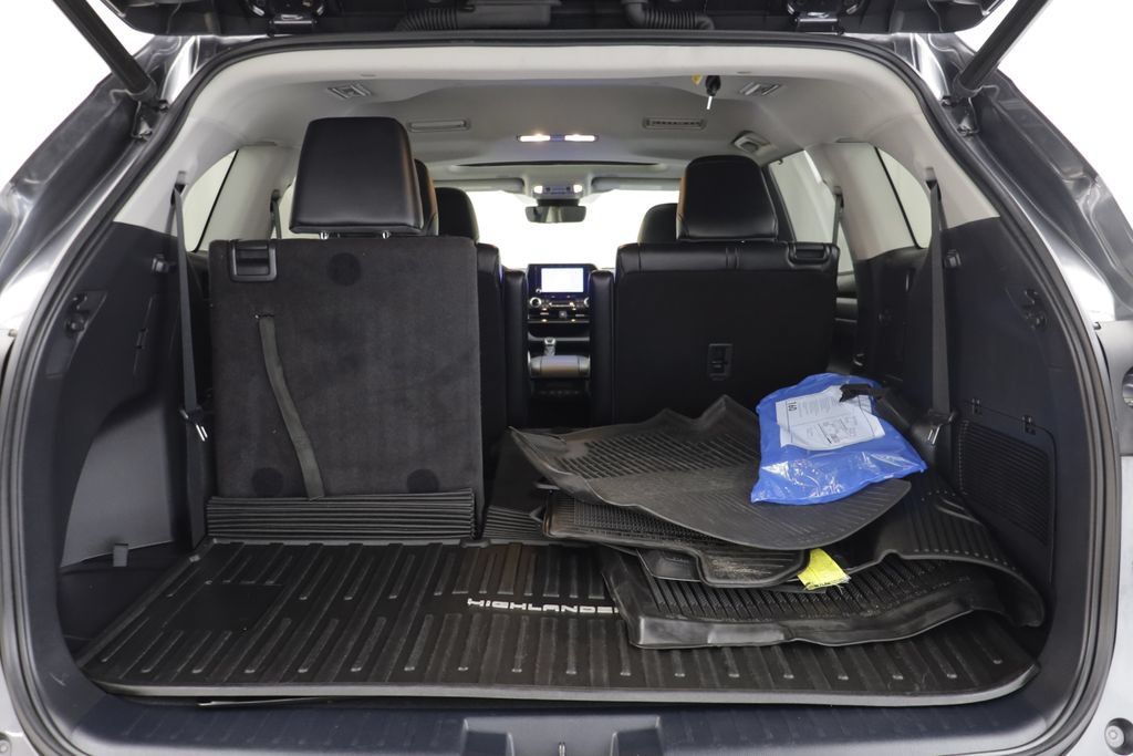 Used 2023 Toyota Highlander XLE AWD/4WD image 20
