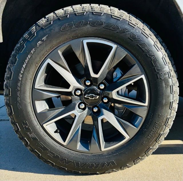 Used 2022 Chevrolet Suburban Z71 w/ Luxury Package image 7